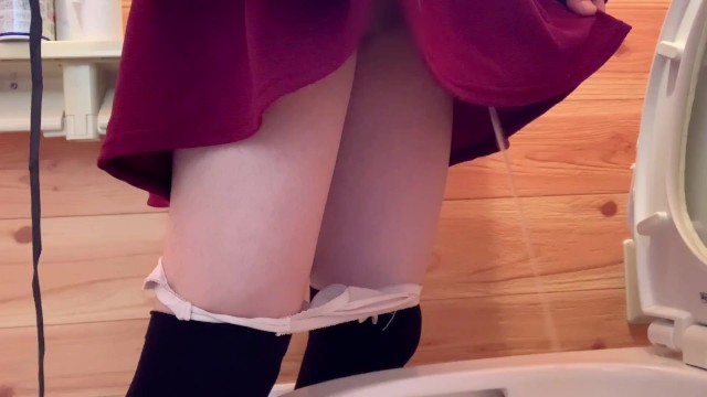 Former 〇 student standing pee toilet voyeur! [Crossdresser]