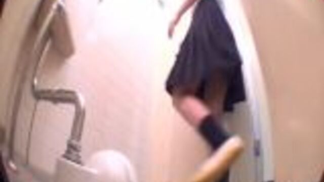 Spycam Captures Shitting Schoolgirl