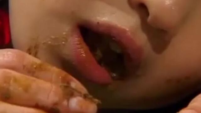 Cute Asian Babe Worships her poop