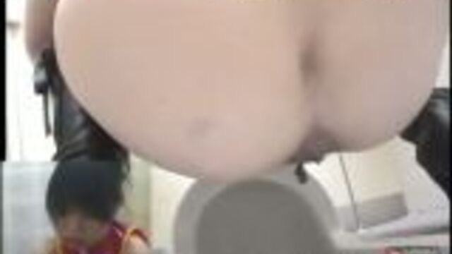 Japanese Cosplay Girl Pooping