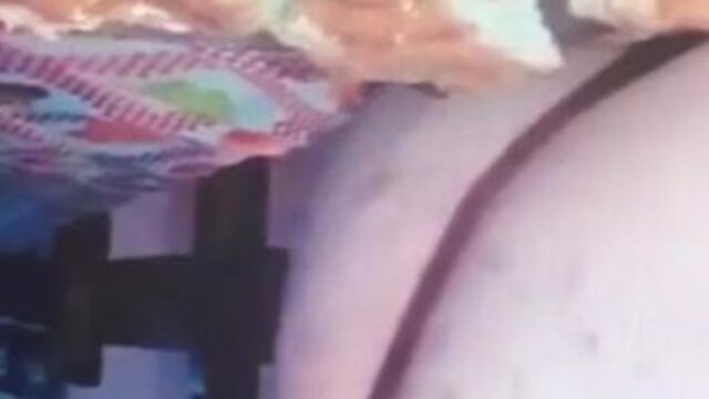Going viral on Twtr: 18 year old woman FARTING big on FOOD