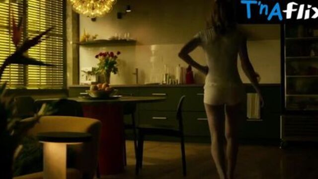 Laura Vandervoort Butt Scene in Rabid