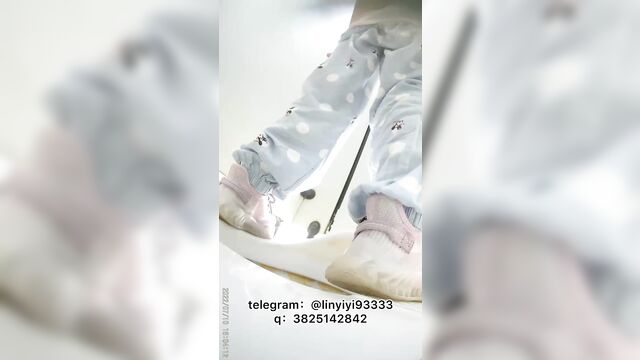 Girl pooping in toilet 008