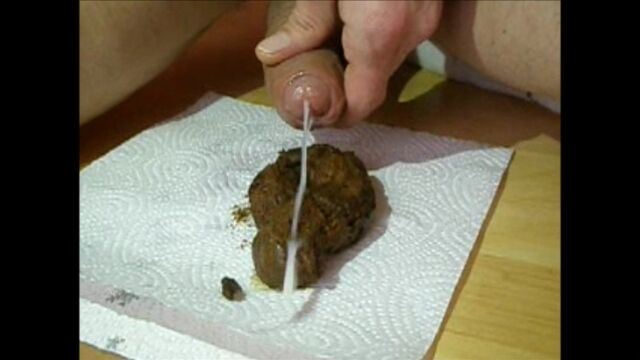 Large suprise rectale et matinale enduite de purée séminale