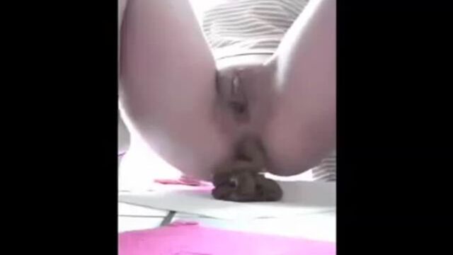 Girl pooping scat porn on This Vid Scat